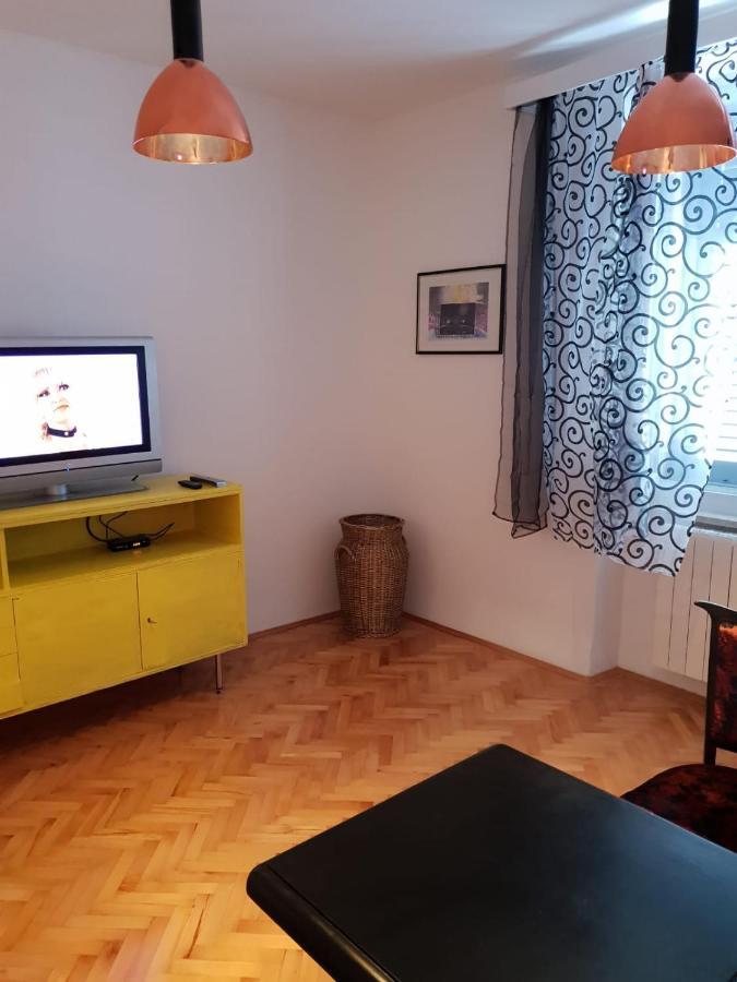 Apartman Pem Pula Exteriör bild
