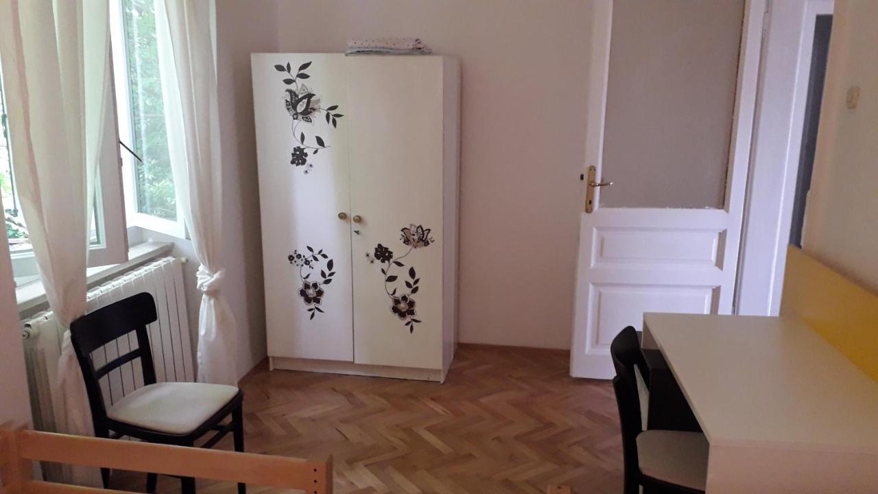 Apartman Pem Pula Exteriör bild